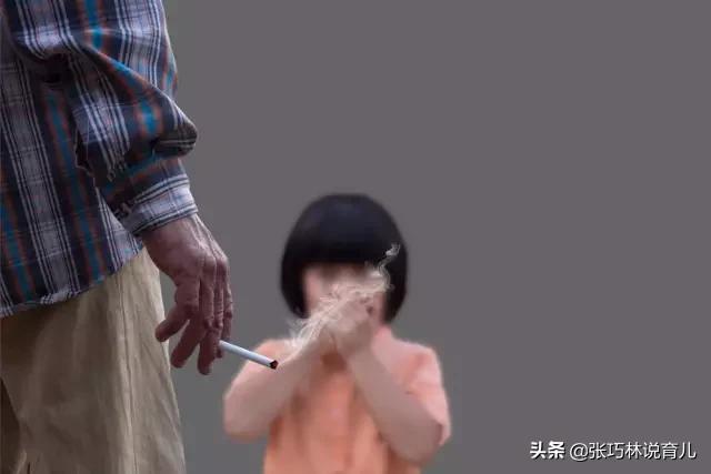 为了孩子的健康请不要抽烟,长期在孩子面前抽烟的危害