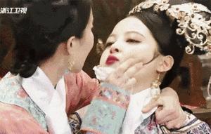 脸大的女生合适哪种脸型,女生脸大的5大特征