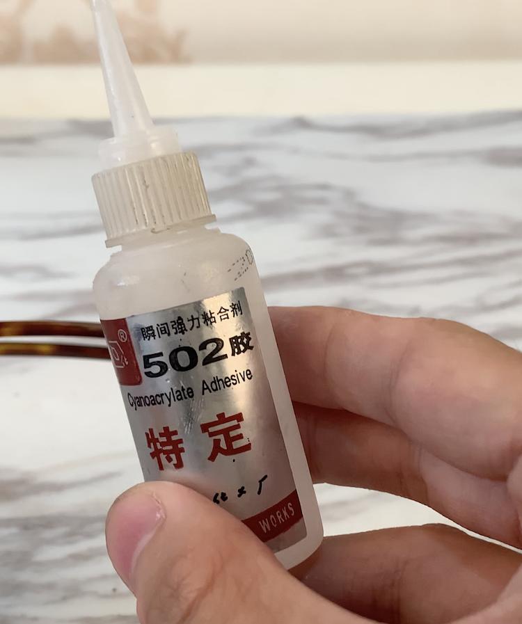 眼镜坏了用哪种胶才能粘好,眼镜坏了能够用啥胶粘