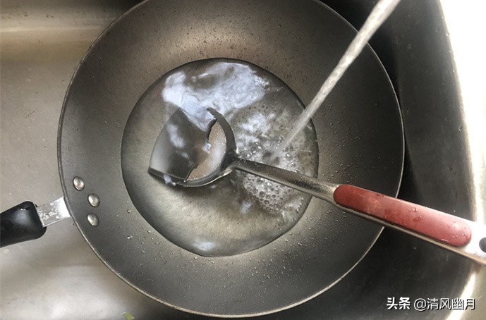 铁锅容易生锈还是不粘锅容易生锈,铁锅生锈怎么处理才能不粘锅
