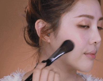 潘通流行色是怎么诞生的 (潘通流行色对时尚的影响)