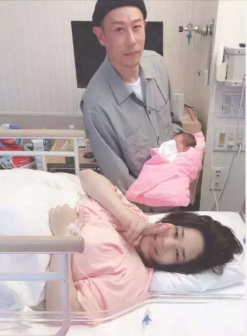 社会丨苍井空直播生子：有“污点”的人不配拥有家庭？