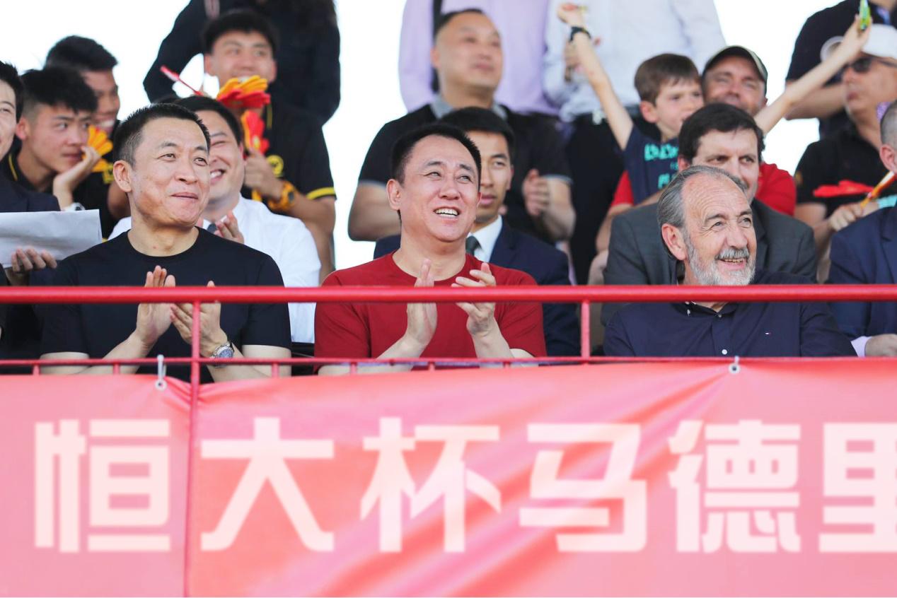 许家印对足球队员讲话,许家印报效祖国