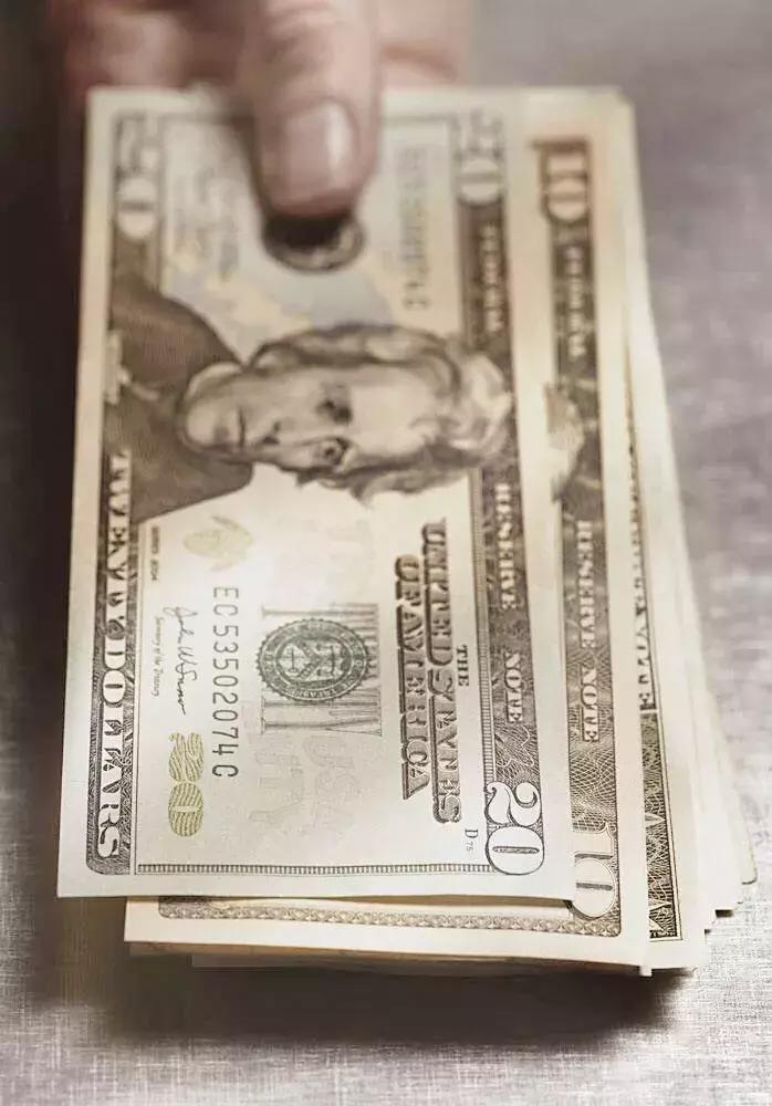 宁愿和你谈钱的人请好好珍惜,跟你谈钱的人都挺靠谱