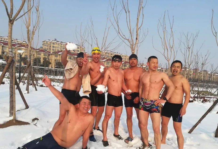 他们用横渡古淮河的方式庆祝国庆