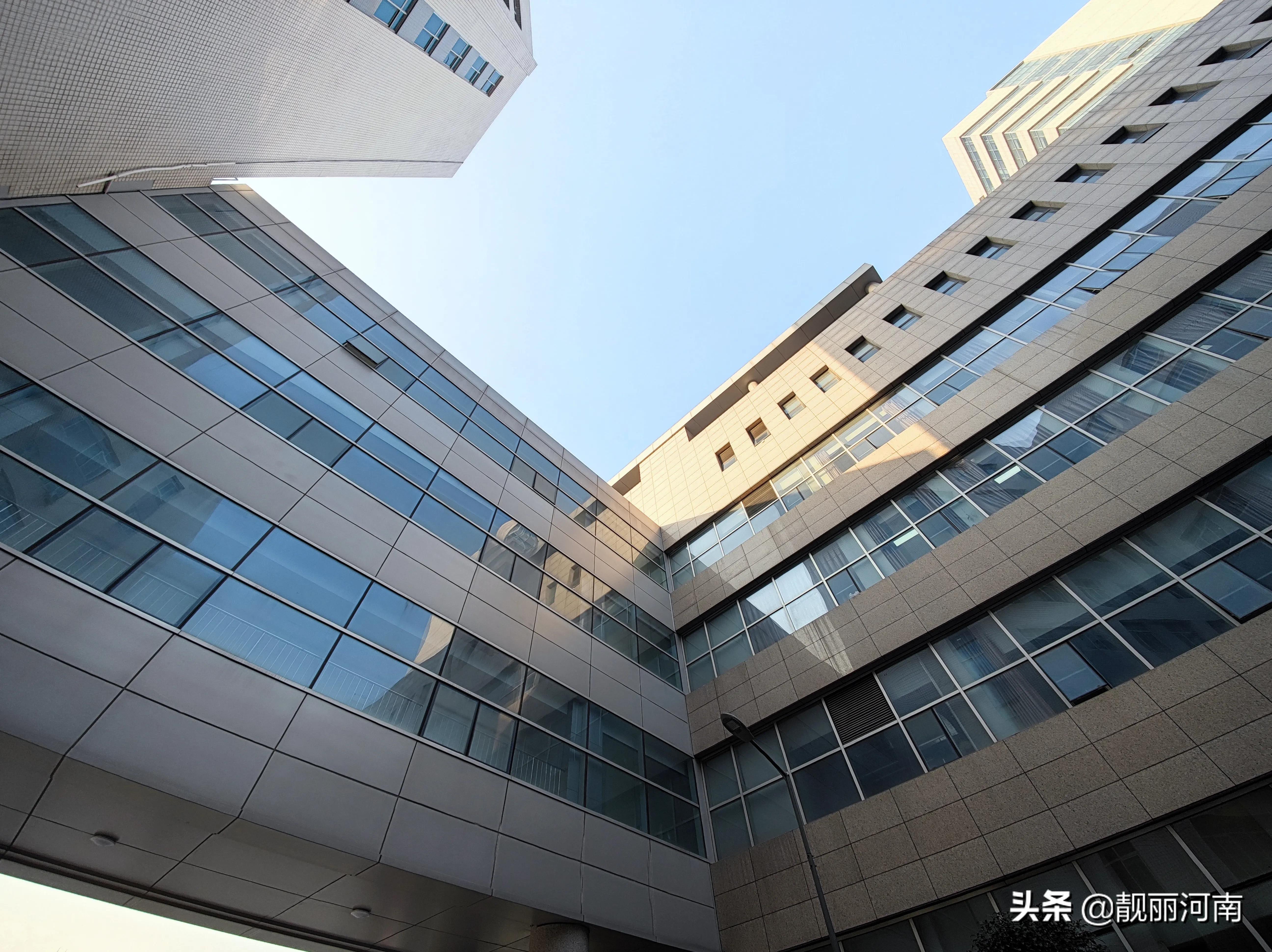 日照明媚冬日暖阳蓝天迷景美在商丘市第一人民医院