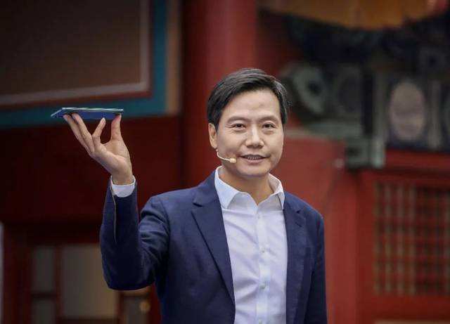 又一个湖北富豪崛起，夫妻把十元店开遍全球，现在一年营收2百亿