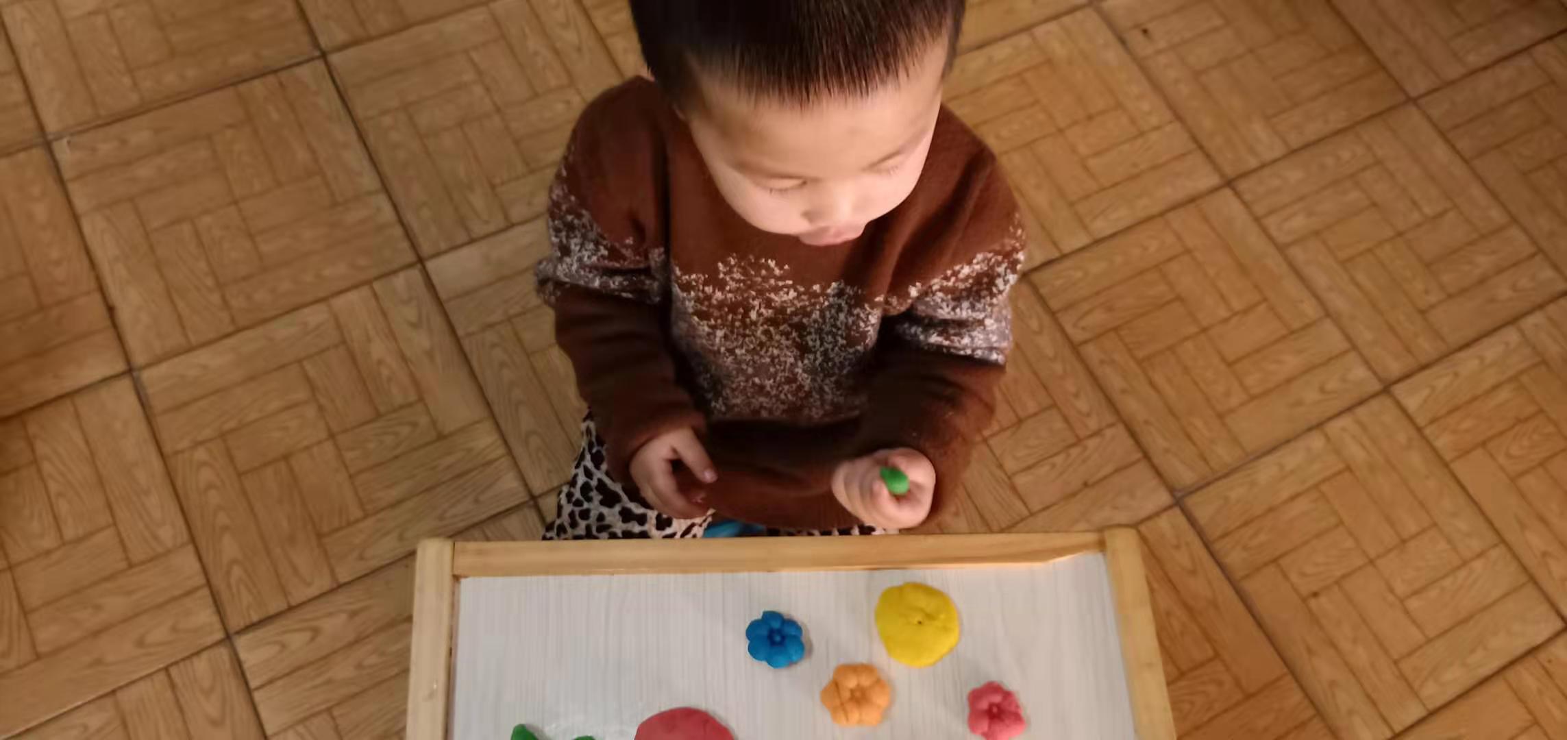 怎么用家里的食材做橡皮泥,怎么给宝宝用面粉做橡皮泥