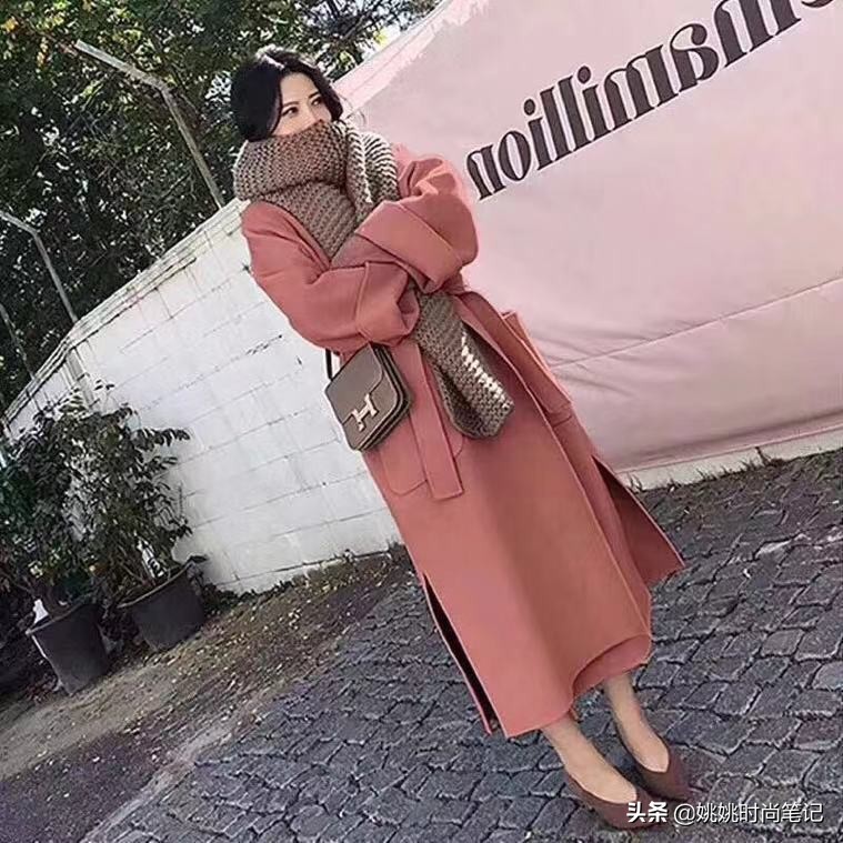 矮个子应该如何选大衣的长度,小个子大衣怎样穿出大气场