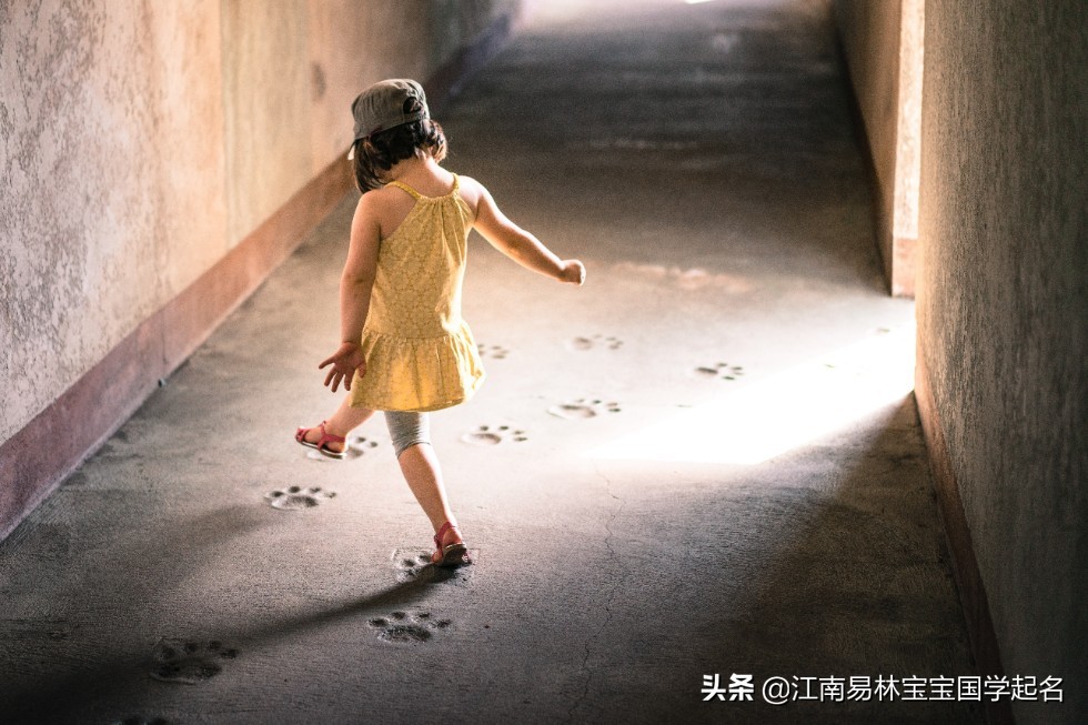 清新脱俗干净日照的女孩名字,清雅有深意的名字女孩