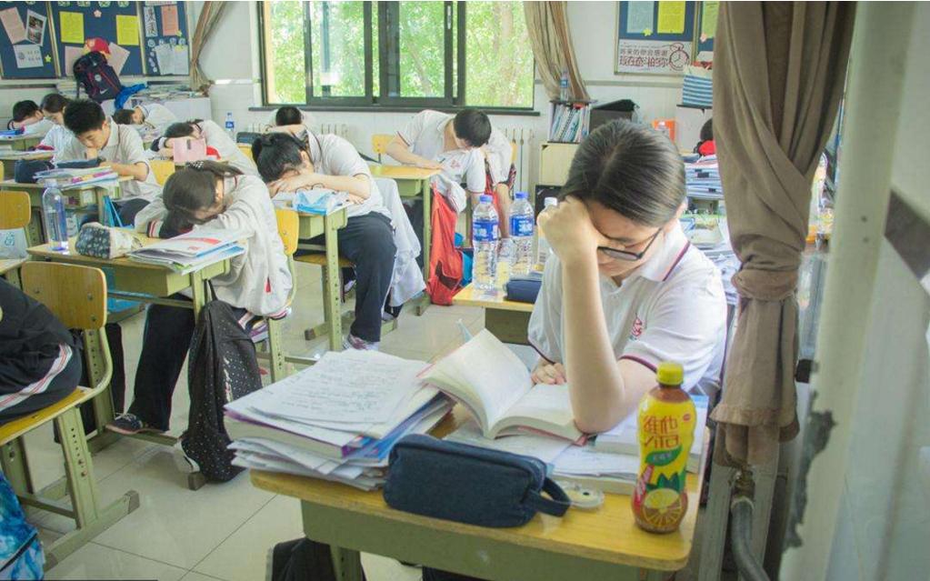 高中学生“好消息”，这4类学生无需参加高考，可直接上大学