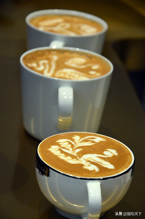 手推咖啡车起家，这家咖啡厅有何秘诀，七年开店遍布鹭岛？