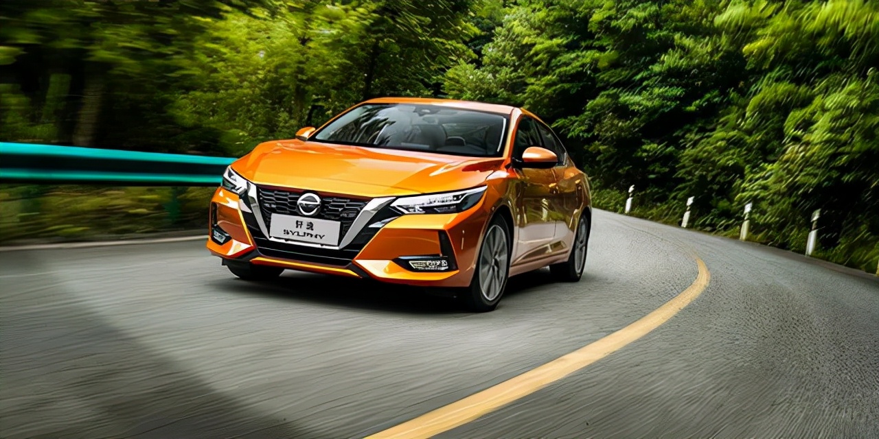 卡罗拉和经典轩逸半斤八两,卡罗拉vs轩逸三大件对比