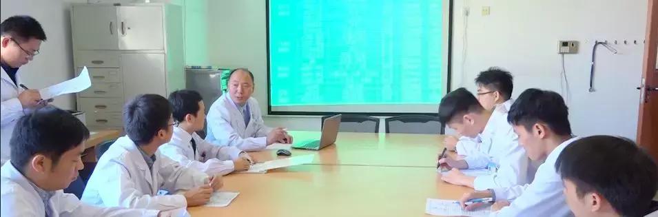 在医学空白处尽情挥洒的胃肠外科行家｜记郑大一附院胃肠外科主任医师王国俊博士