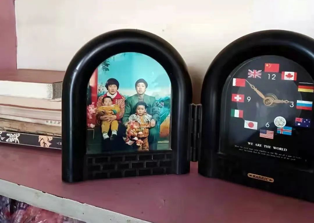 你看，那个少年，身上有一束光，还有一双翅膀