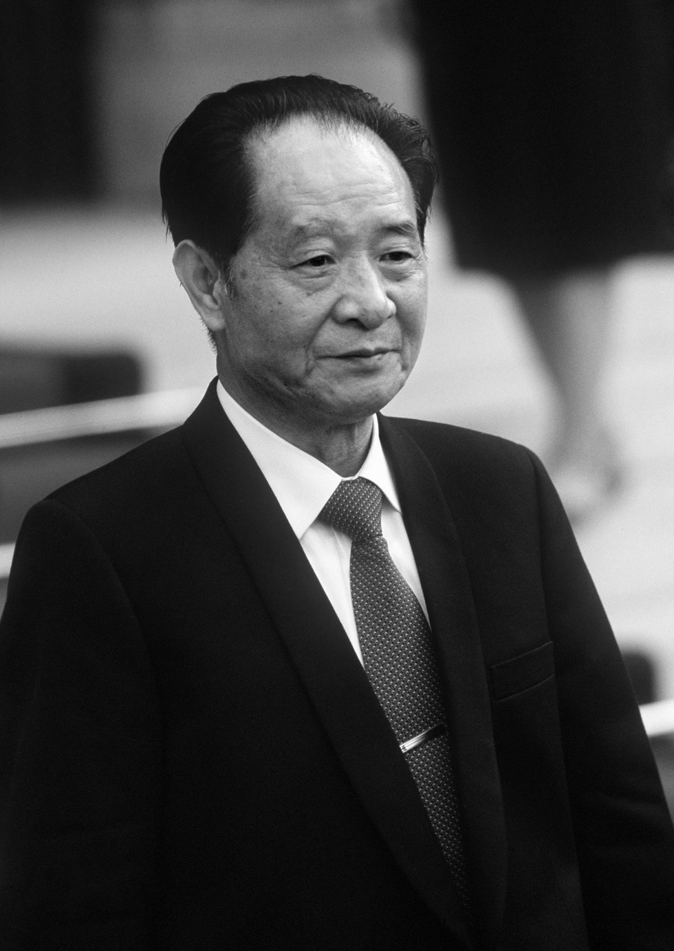 上世纪50年代，给毛主席点烟的女知青，如今怎么样了？