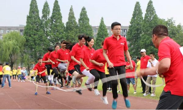 合适学生100人团建游戏,团建最火的十个项目游戏推荐