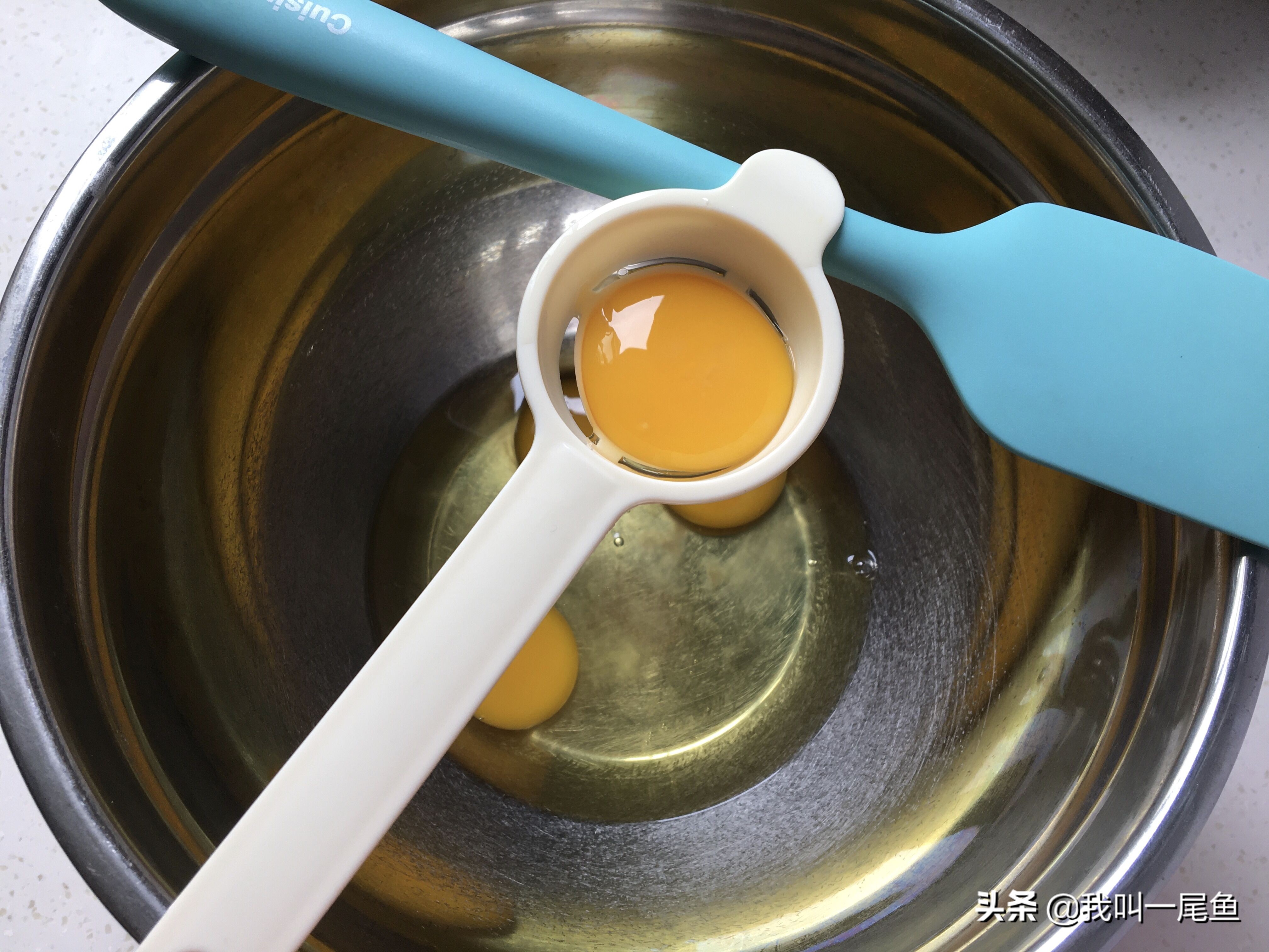 四个鸡蛋做鸡蛋糕的比例,不油炸糯米粉最简单的吃法