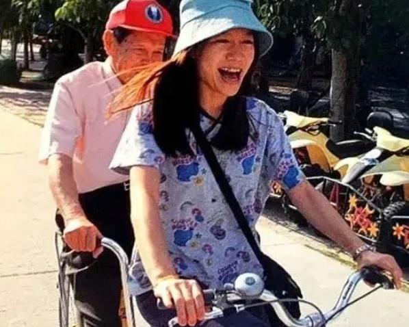 杨振宁真的让翁帆改嫁吗,嫁给杨振宁前翁帆经历了什么