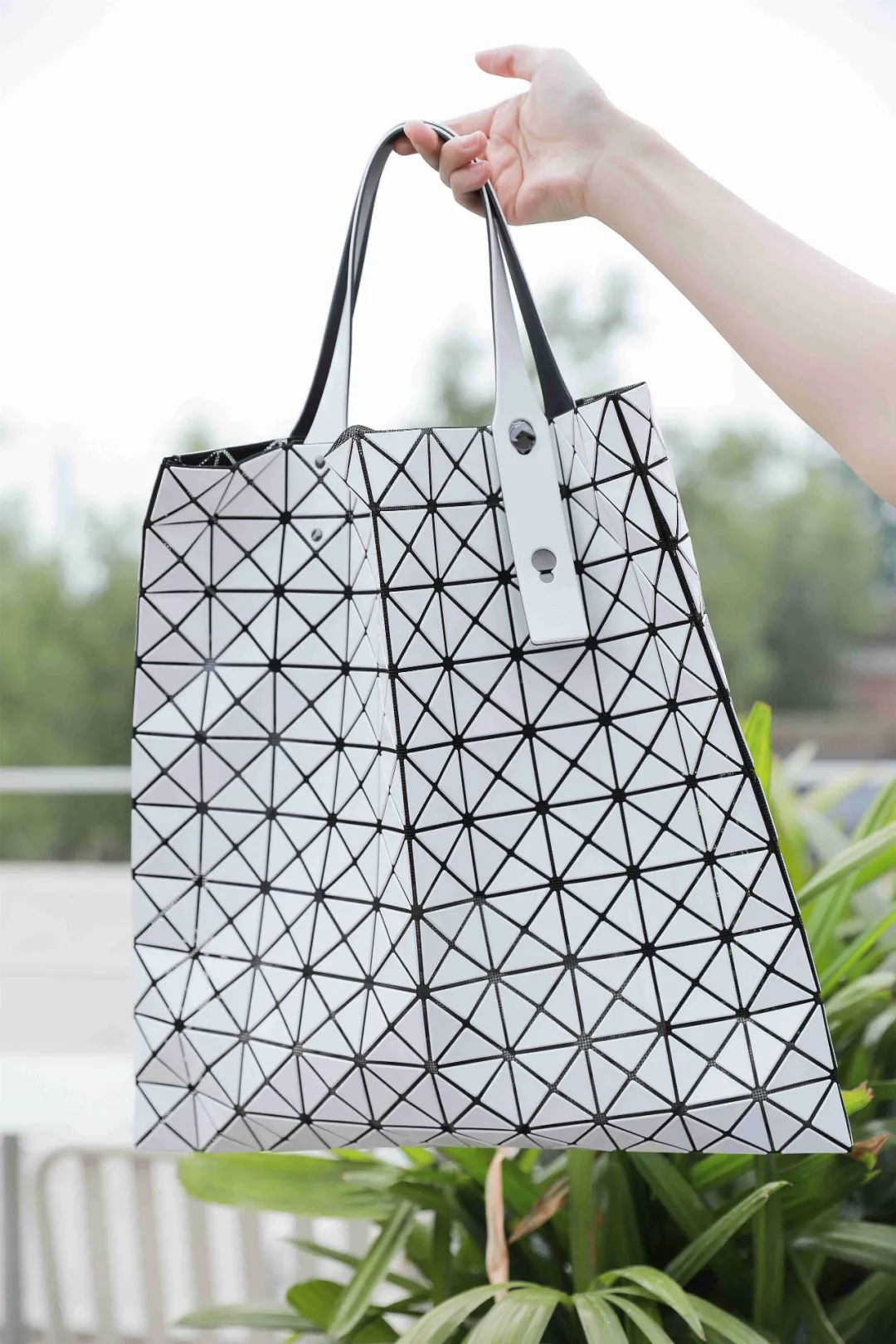 初入职场质感包包推荐,三宅一生包包属于什么档次的包包