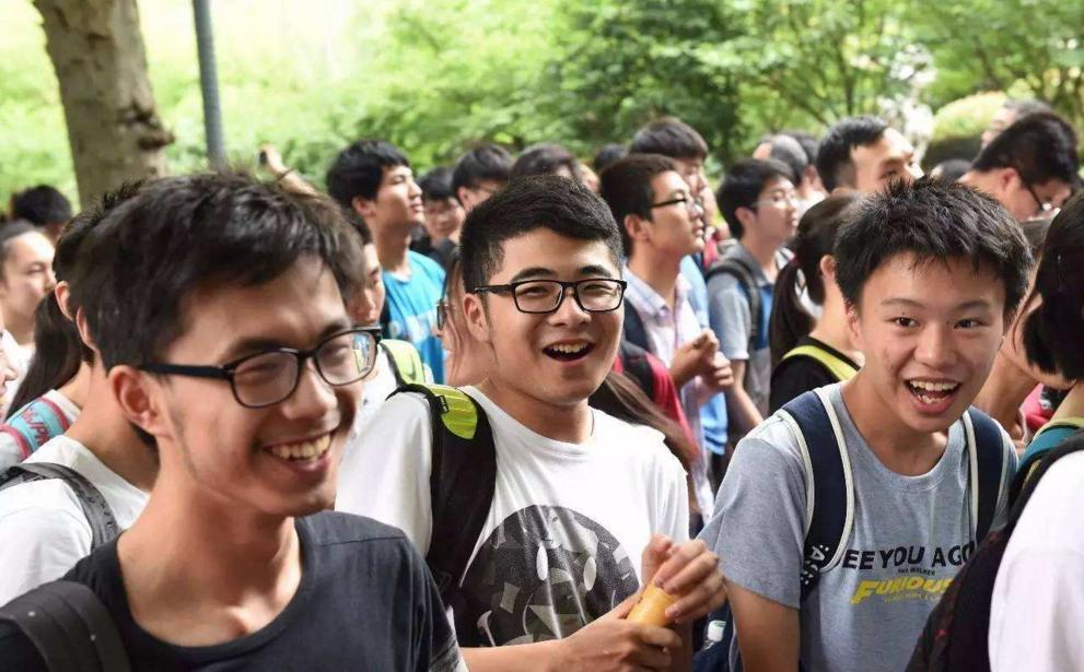 高中学生“好消息”，这4类学生无需参加高考，可直接上大学