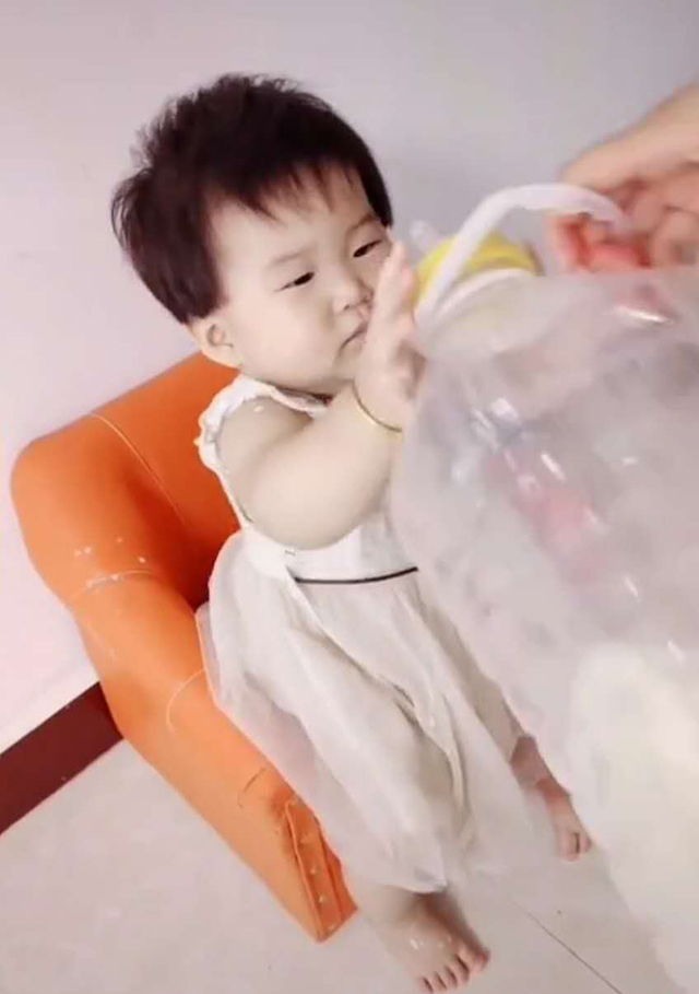 爸爸不小心把宝宝奶瓶摔碎了,宝宝奶瓶摔碎了怎么应急