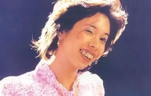周星驰电影里故意扮丑的女星,周星驰扮丑女星