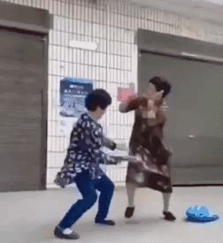 篮球比赛发生上千人打群架,最近篮球比赛打架事件