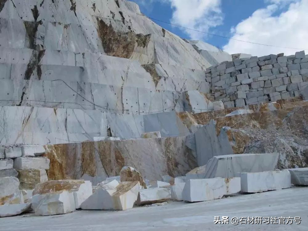 雪花白鱼肚白的区别,鱼肚白和雪山白的区别