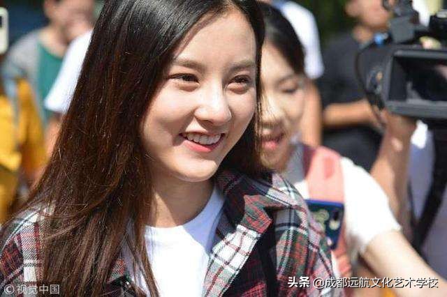 普通人怎么当上明星不靠人脉的,学历低的明星怎么当上明星的