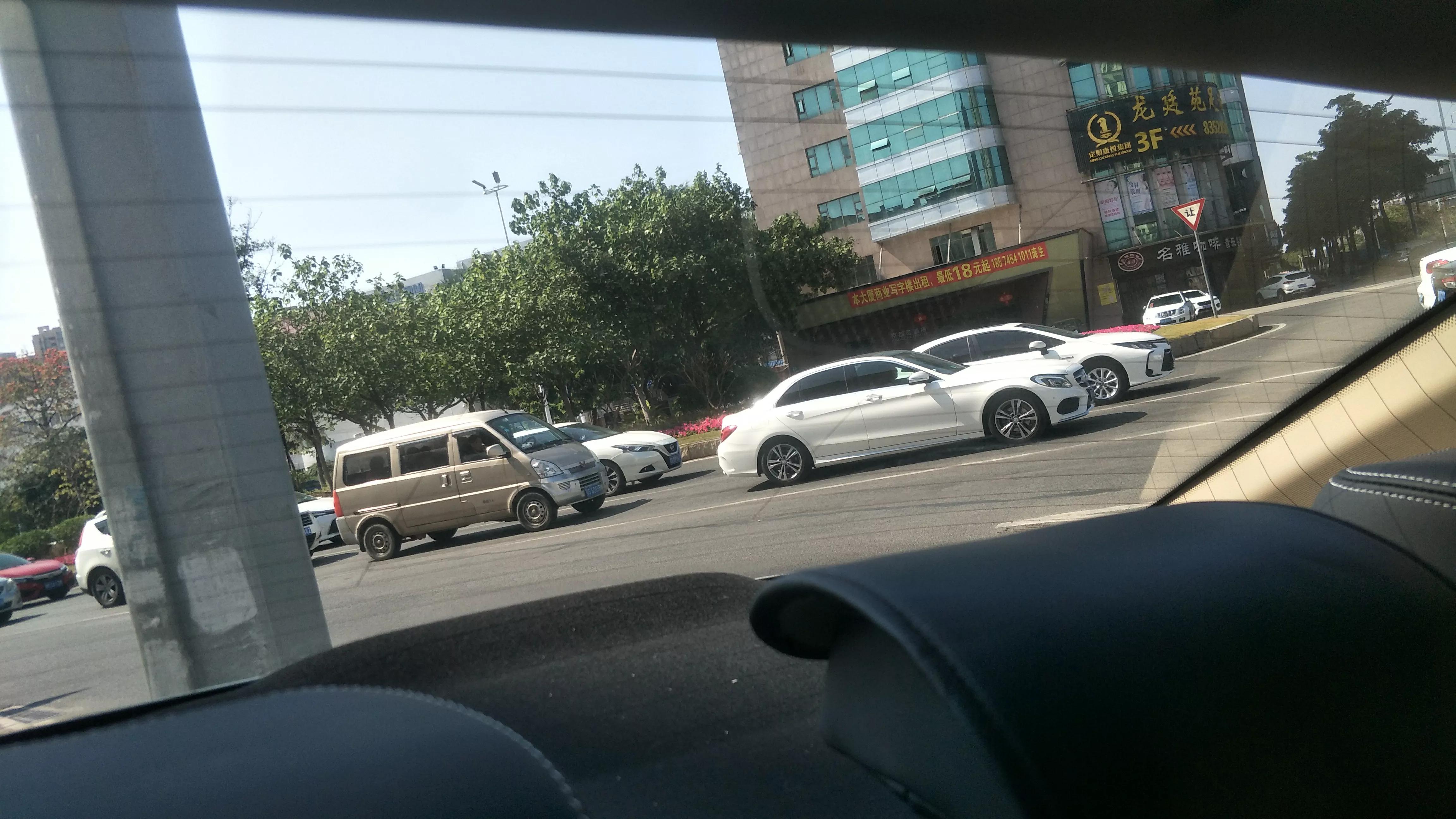 车窗贴膜撕掉后怎么快速除胶,玻璃撕掉贴膜后的胶怎么去除