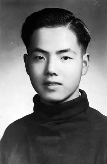 华罗庚读完《七律和郭沫若同志》，给毛主席写信：勤学毛著脱旧胎