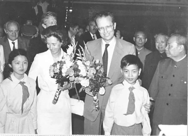 帅炸天，独宠不育王后33年，比利时“鲜肉”国王太苏了吧
