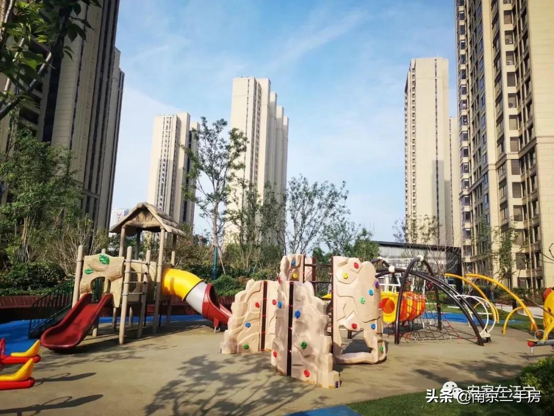 凭实力吸粉！成交破4万/㎡，实探百家湖“网红”神盘