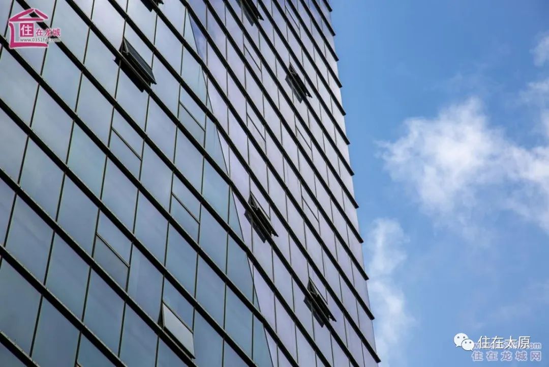 站在高楼向下看第一视角,站在高楼俯瞰城市第一视角