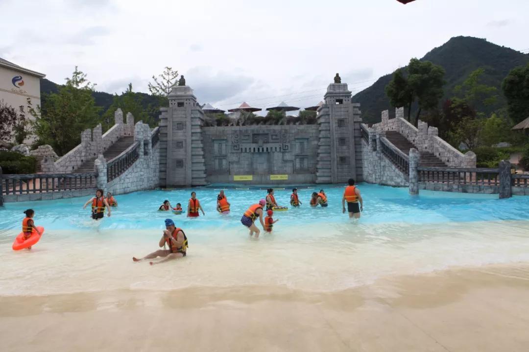 冬天怎么能少得了泡温泉,冬天泡温泉怎么不感冒