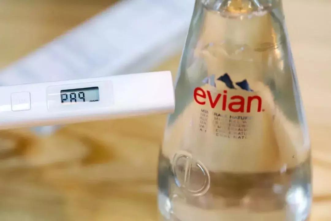 高端矿泉水对比纯净水哪家好,真正的高端矿泉水