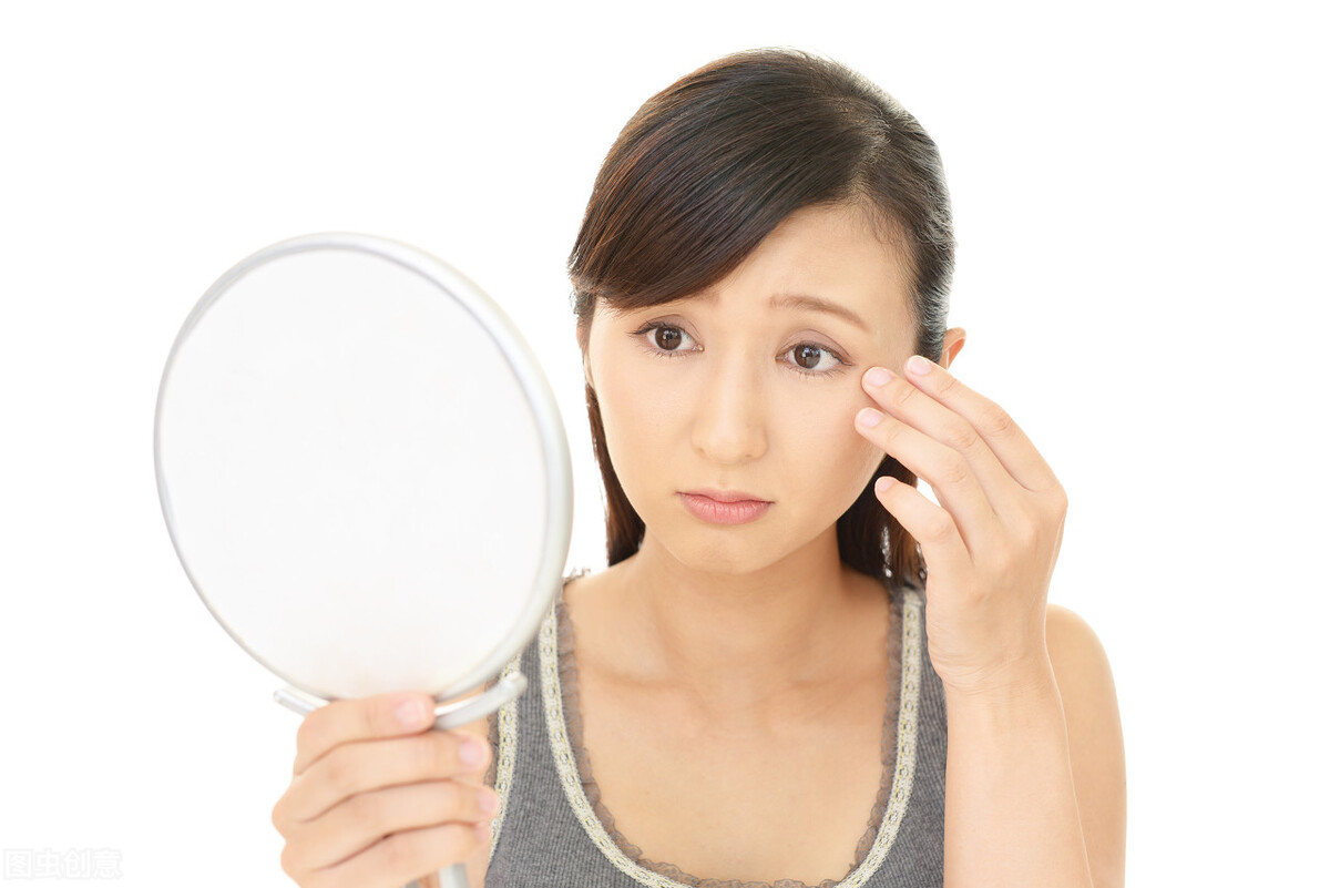 脸上皮肤暗沉怎么护肤,脸上皮肤暗沉怎么美白