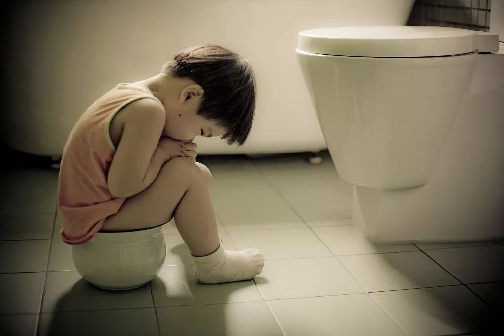 幼儿园拉臭臭,宝宝不在幼儿园拉臭臭