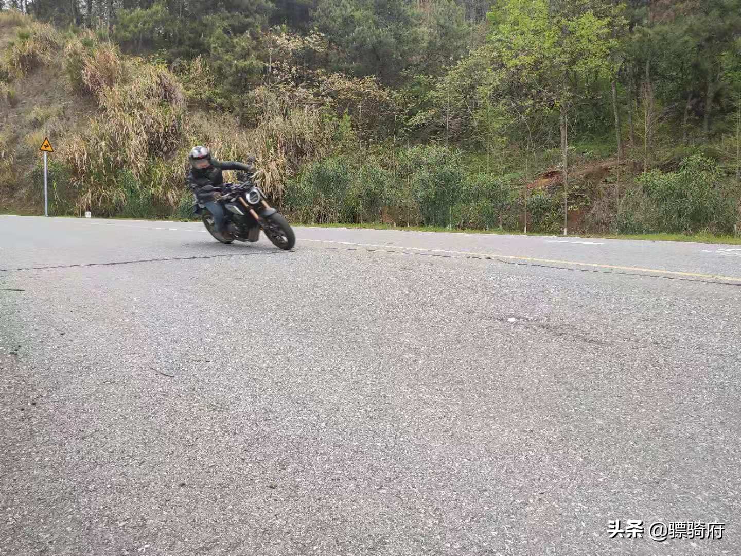 试驾本田CB650R,本田cb650r和川崎z900和duke790