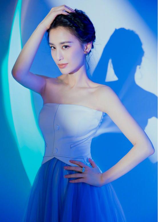 乘风破浪的姐姐黄圣依礼服 (黄圣依深v礼服走红毯完全版)