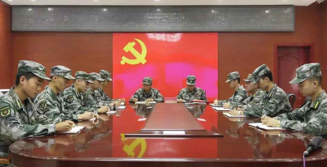 八一快闪赛罕区,八一军人风采视频