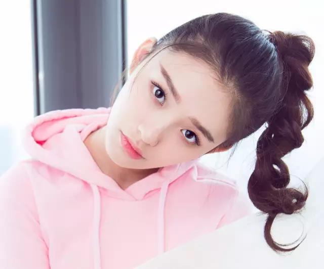 避免发际线后移合适什么扎发,女生不想扎头发怎么办