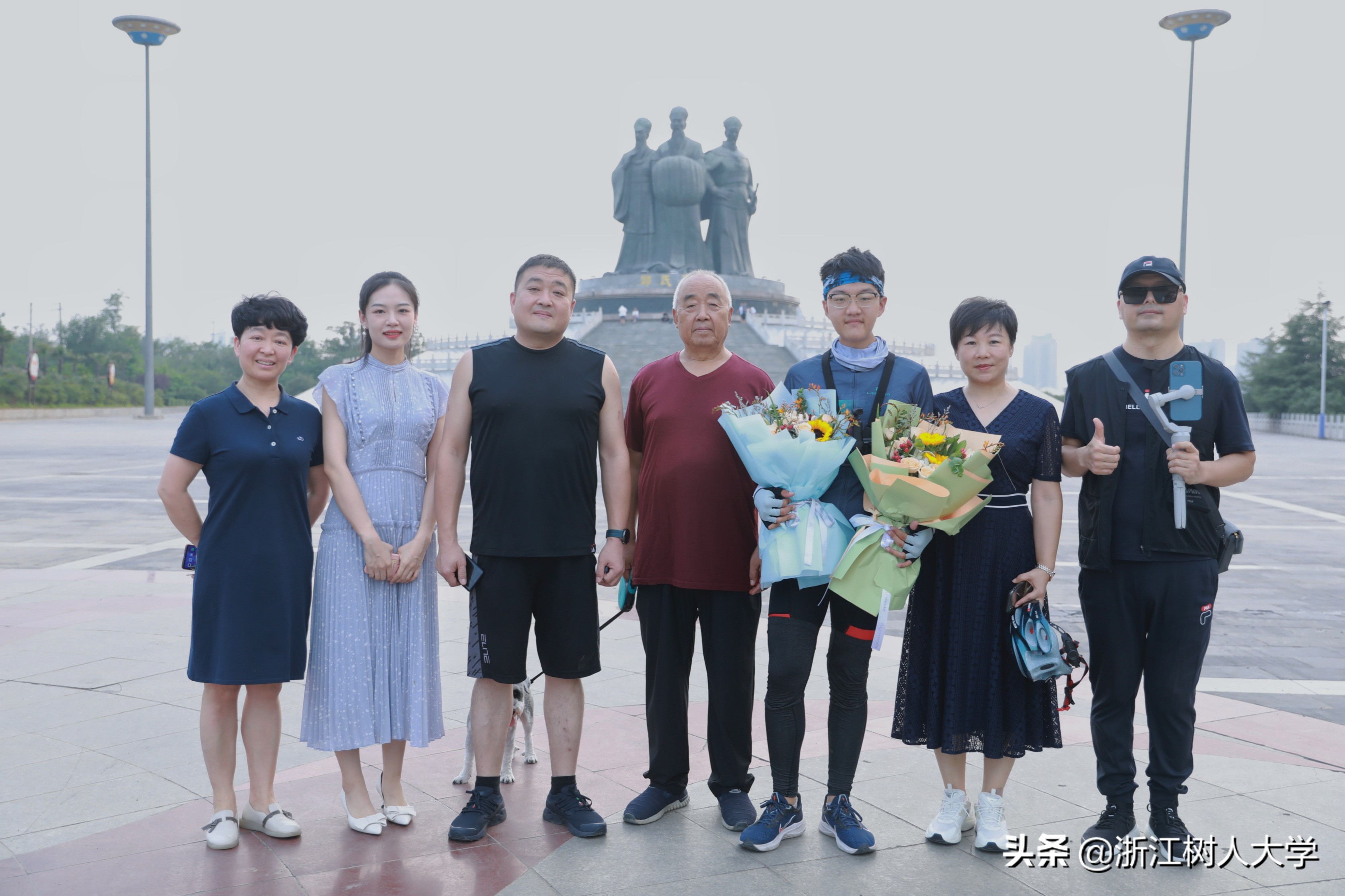 千里单骑追红旅，救灾我先行，我校生环学院这个男生有点酷