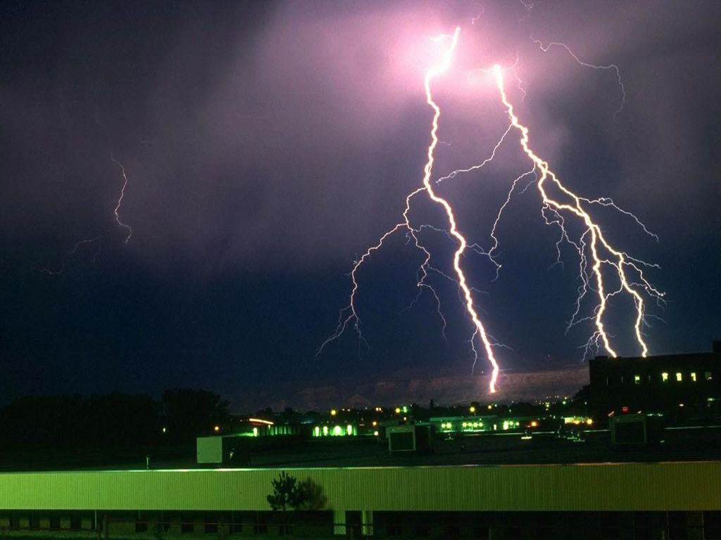 大雨天打雷要注意什么事项,打雷下雨天必须注意的几项事情