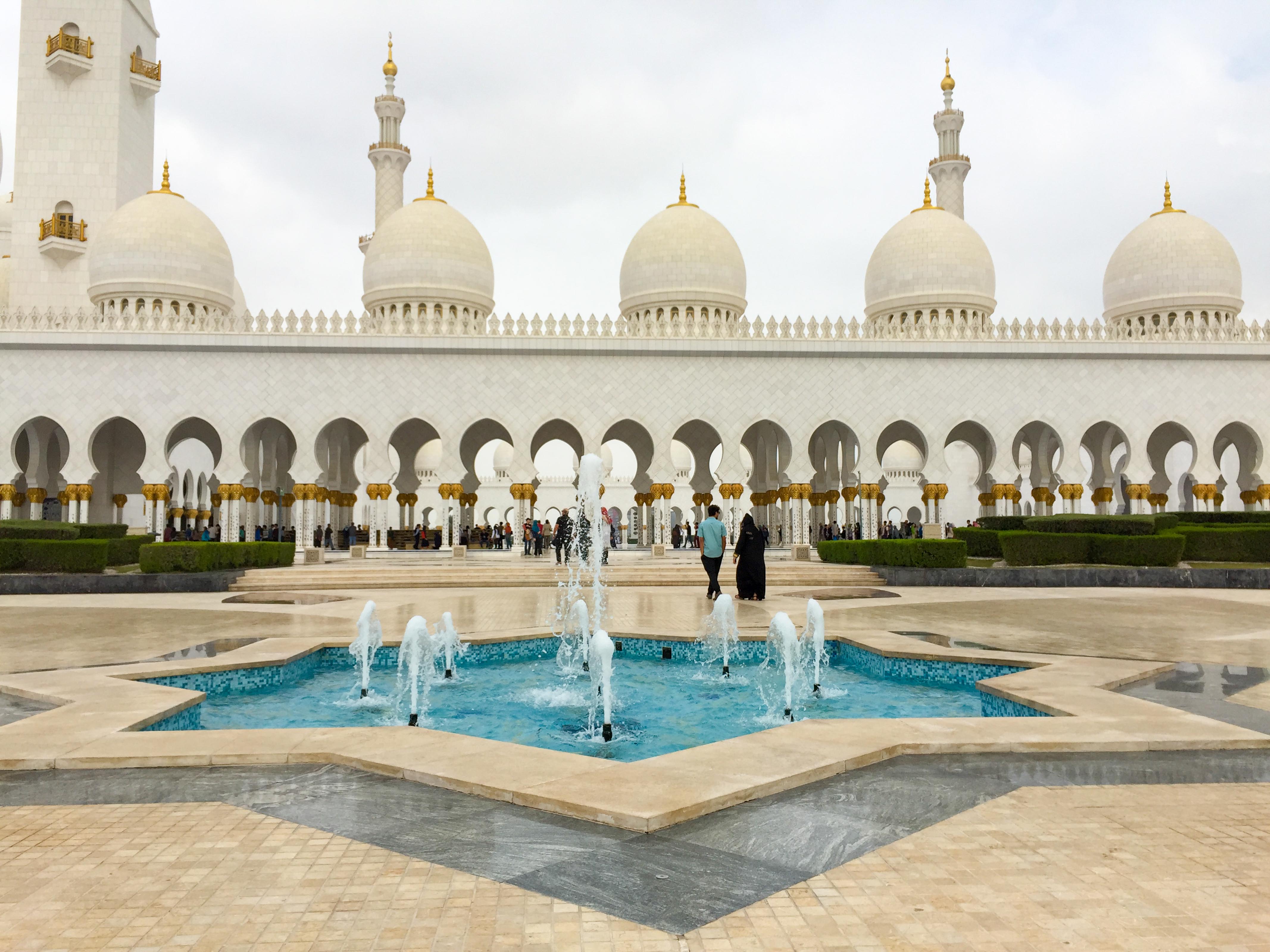 最豪华最漂亮阿布扎比的清真寺,最豪华清真寺谢赫扎伊德