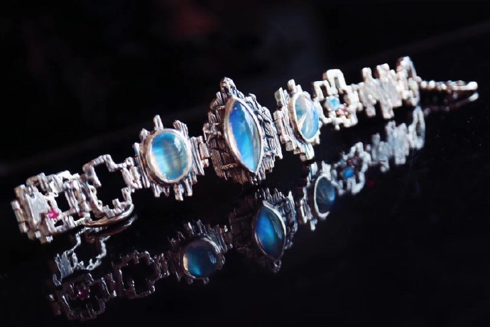 七夕节给女朋友送什么首饰好呢,七夕节礼物送什么首饰好