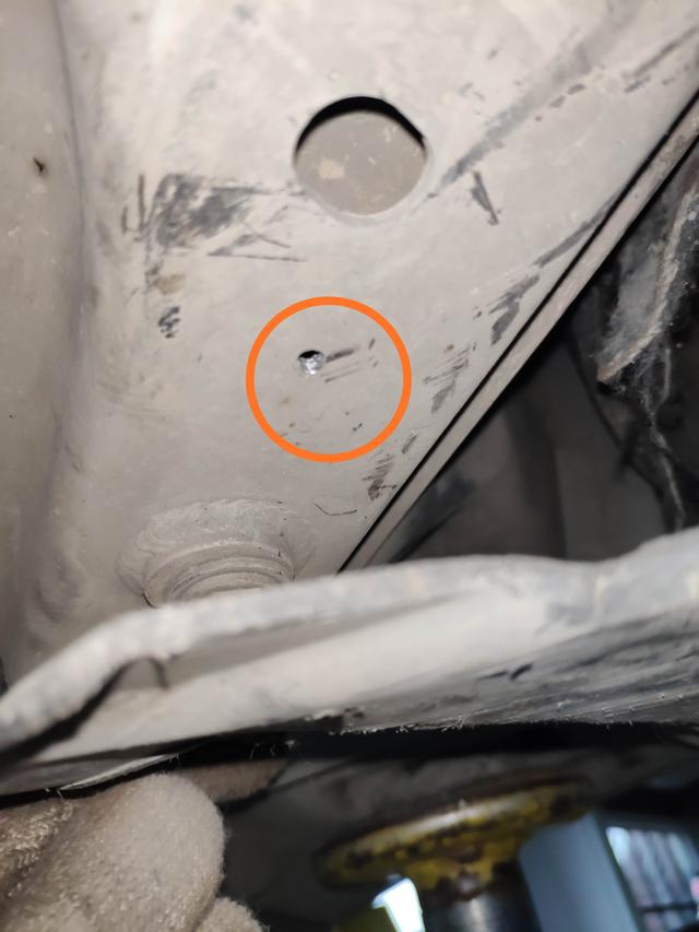 玛莎拉蒂底盘异响通病,10万公里的车底盘悬架吱吱响