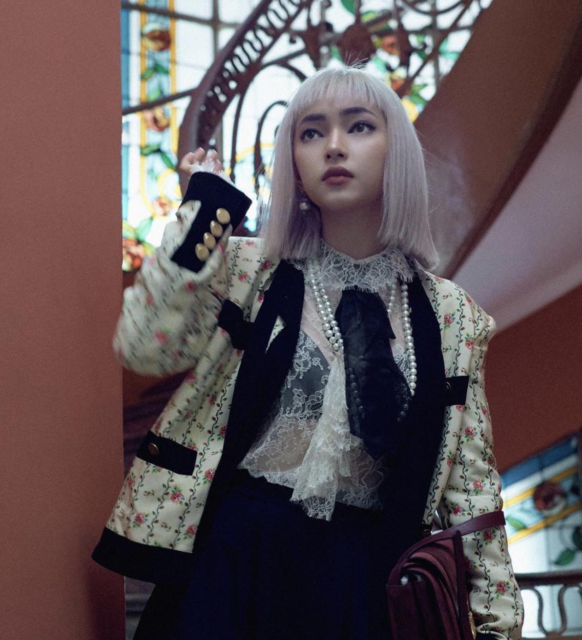 宋慧乔穿黑色v领,35岁宋慧乔穿搭