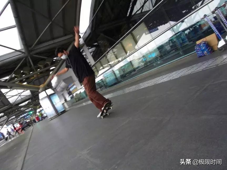 易毒谷思明：买不起雪服，就自己开了家雪具店｜冰雪100人Vol.006